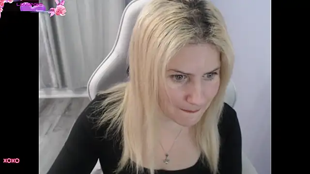 Snapshot of BellaStar84 chatting on 10/16/25, 12:28 BellaStar84 online show from 10/16/25, 12:28