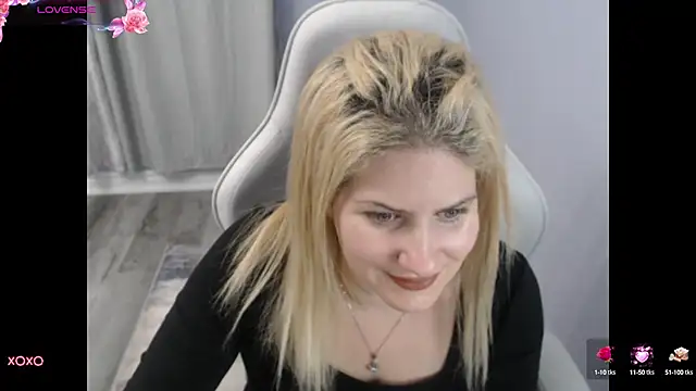 Snapshot of BellaStar84 chatting on 10/17/25, 12:30 BellaStar84 online show from 10/17/25, 12:30