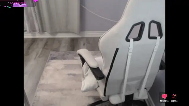 Snapshot of BellaStar84 chatting on 10/22/25, 12:49 BellaStar84 online show from 10/22/25, 12:49