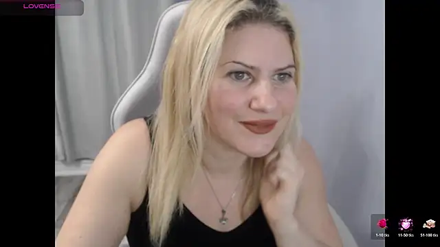 Snapshot of BellaStar84 chatting on 10/25/25, 11:29 BellaStar84 online show from 10/25/25, 11:29