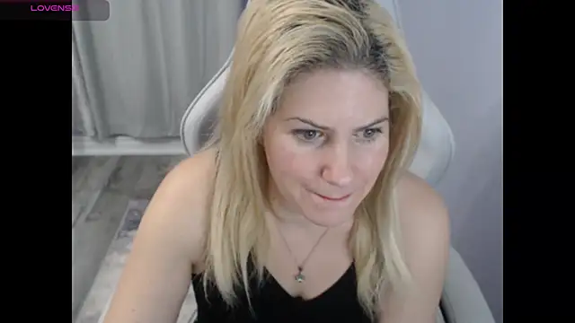 Snapshot of BellaStar84 chatting on 10/26/25, 08:31 BellaStar84 online show from 10/26/25, 08:31