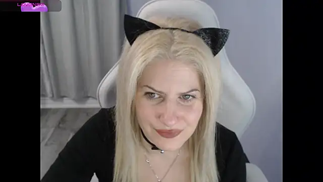 Snapshot of BellaStar84 chatting on 10/28/25, 12:30 BellaStar84 online show from 10/28/25, 12:30