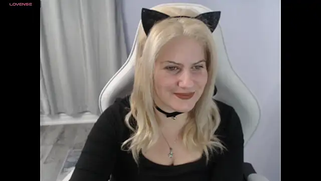 Snapshot of BellaStar84 chatting on 10/29/25, 12:40 BellaStar84 online show from 10/29/25, 12:40