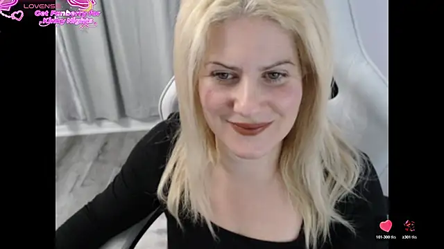 Snapshot of BellaStar84 chatting on 11/10/25, 12:04 BellaStar84 online show from 11/10/25, 12:04