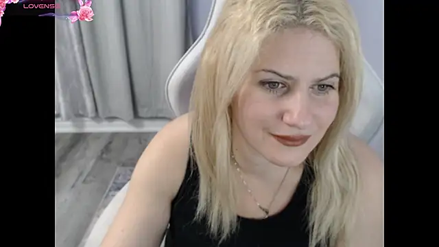 Snapshot of BellaStar84 chatting on 11/17/25, 12:22 BellaStar84 online show from 11/17/25, 12:22