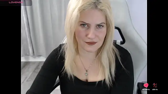 Snapshot of BellaStar84 chatting on 11/19/25, 01:22 BellaStar84 online show from 11/19/25, 01:22