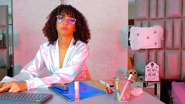 Snapshot of CamilaJohnston chatting on 10/09/25, 08:51 CamilaJohnston online show from 10/09/25, 08:51