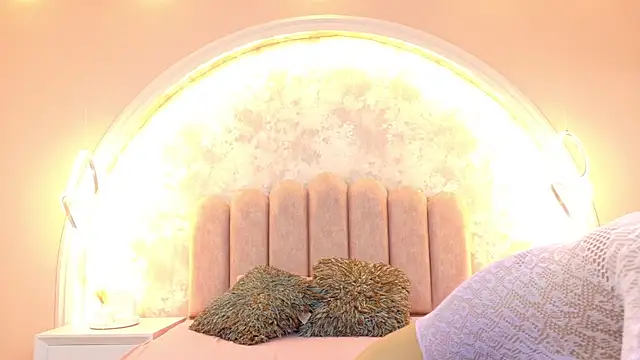 Snapshot of CamilaJohnston chatting on 10/13/25, 09:04 CamilaJohnston online show from 10/13/25, 09:04