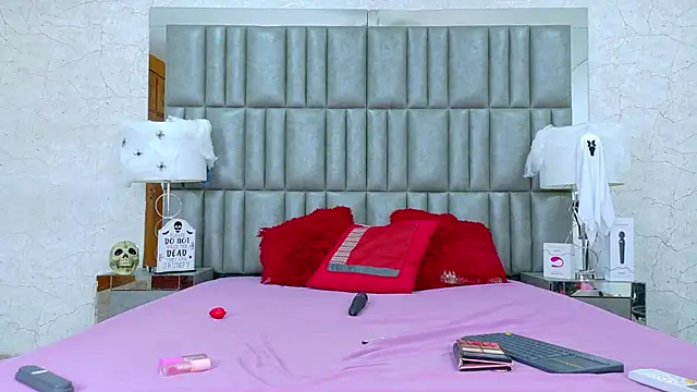 Snapshot of CamilaJohnston chatting on 10/16/25, 08:32 CamilaJohnston online show from 10/16/25, 08:32