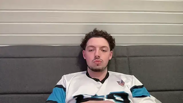 Snapshot of Sabo01 chatting on 03/17/25, 09:45 Sabo01 online show from 03/17/25, 09:45