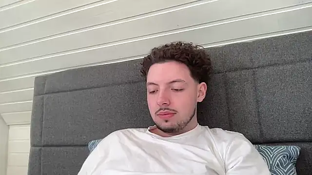 Snapshot of Sabo01 chatting on 03/20/25, 09:37 Sabo01 online show from 03/20/25, 09:37