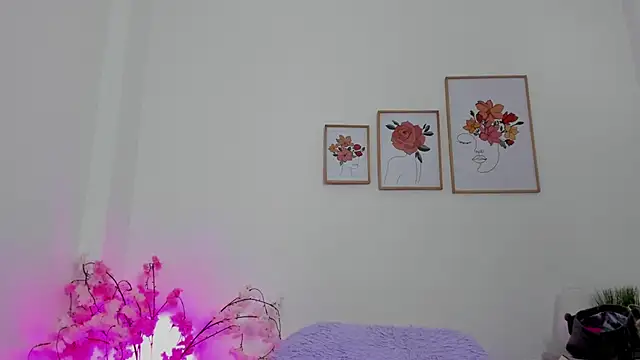 alana 111 online show from 10/10/25, 03:05