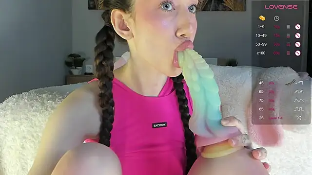 Snapshot of Say_luna chatting on 03/18/25, 08:15 Say luna online show from 03/18/25, 08:15