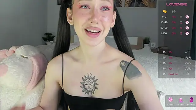 Snapshot of Say_luna chatting on 03/22/25, 11:31 Say luna online show from 03/22/25, 11:31