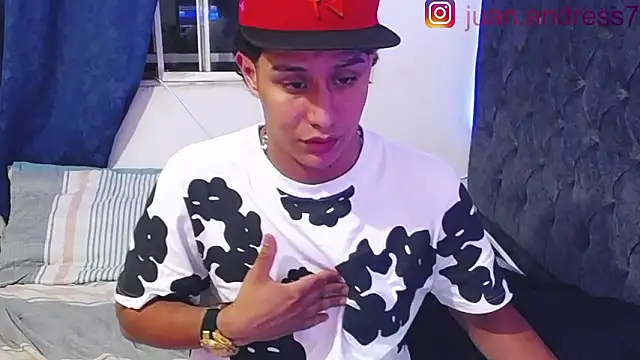 Snapshot of Stone_grey1_ chatting on 02/02/26, 05:50 Stone grey1 online show from 02/02/26, 05:50