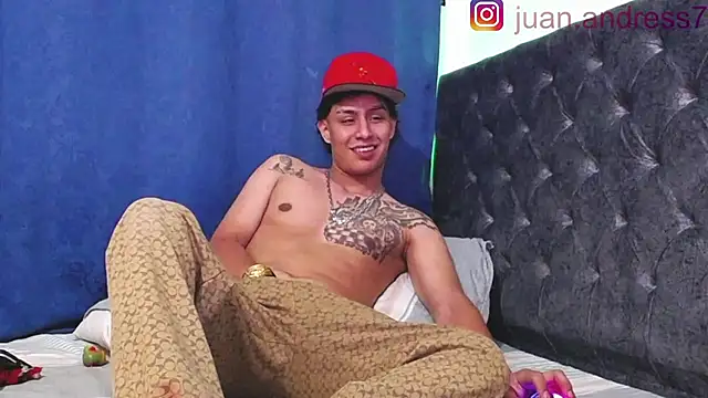 Snapshot of Stone_grey1_ chatting on 02/20/26, 06:37 Stone grey1 online show from 02/20/26, 06:37