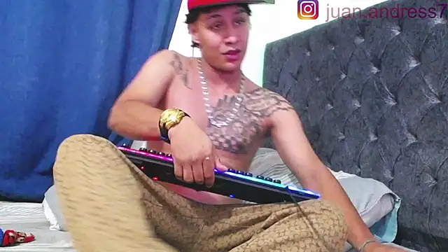 Snapshot of Stone_grey1_ chatting on 02/24/26, 06:55 Stone grey1 online show from 02/24/26, 06:55