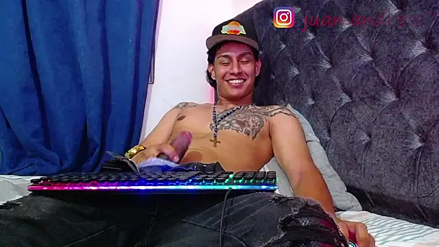 Snapshot of Stone_grey1_ chatting on 02/28/26, 07:31 Stone grey1 online show from 02/28/26, 07:31