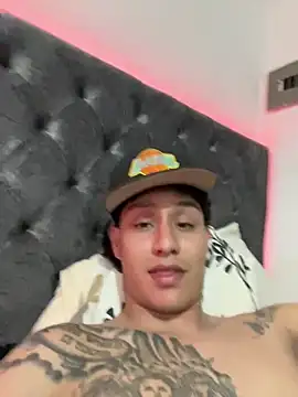 Snapshot of Stone_grey1_ chatting on 03/14/26, 07:25 Stone grey1 online show from 03/14/26, 07:25