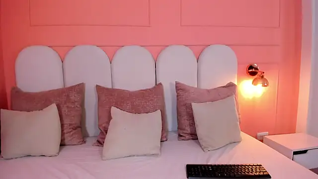 eva sainnt online show from 11/02/25, 02:25