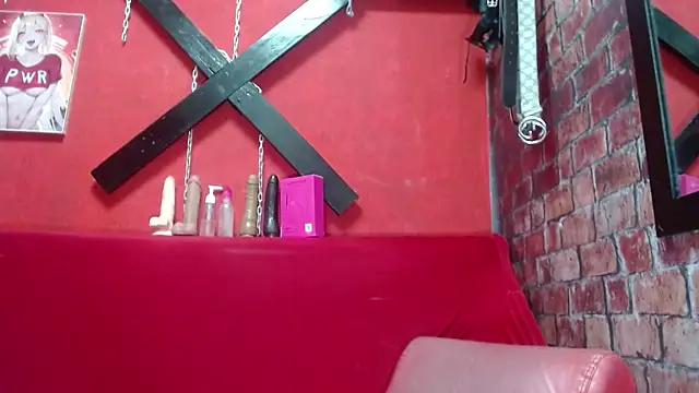 Tracy KS online show from 09/28/25, 02:28