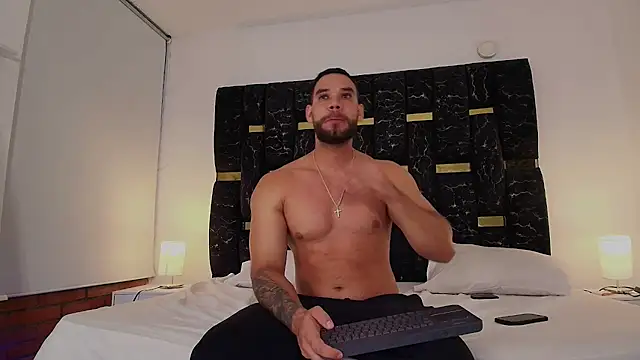 Snapshot of chris_blake__ chatting on 01/13/26, 10:59 chris blake online show from 01/13/26, 10:59