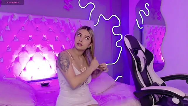 natasha  black online show from 10/02/25, 07:43