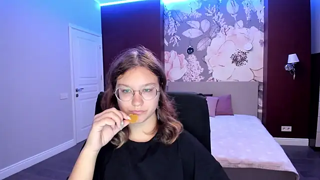 AngelinaLow online show from 09/08/25, 06:18