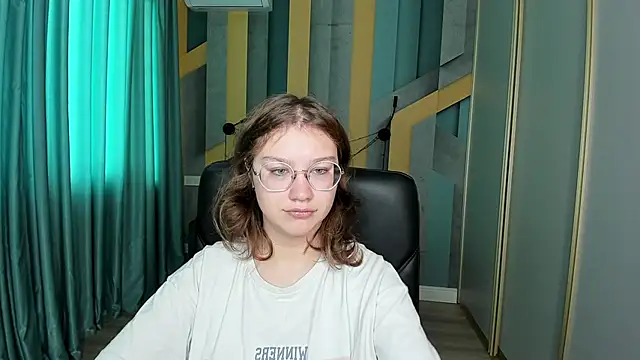 AngelinaLow online show from 10/30/25, 12:28