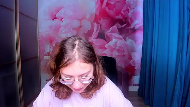 AngelinaLow online show from 11/17/25, 12:22