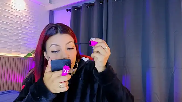 Snapshot of TiffanyWalk chatting on 09/10/25, 10:37 TiffanyWalk online show from 09/10/25, 10:37