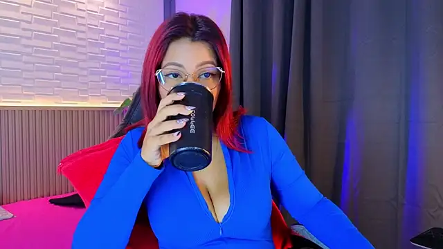 Snapshot of TiffanyWalk chatting on 09/13/25, 10:59 TiffanyWalk online show from 09/13/25, 10:59