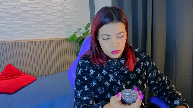 Snapshot of TiffanyWalk chatting on 10/08/25, 10:57 TiffanyWalk online show from 10/08/25, 10:57