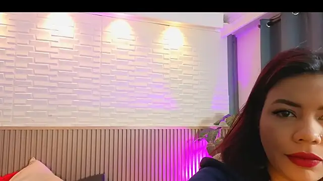 Snapshot of TiffanyWalk chatting on 03/25/26, 12:44 TiffanyWalk online show from 03/25/26, 12:44