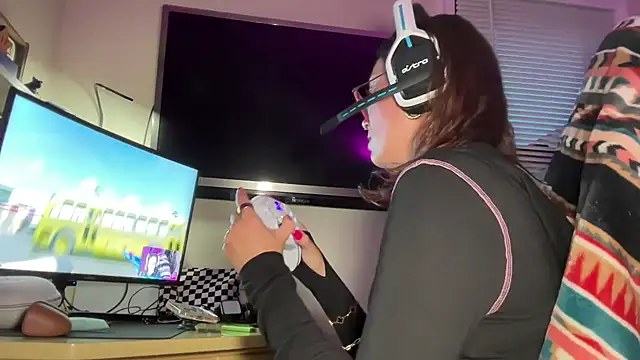 Snapshot of SpaceCowWhore chatting on 09/09/25, 11:26 SpaceCowWhore online show from 09/09/25, 11:26