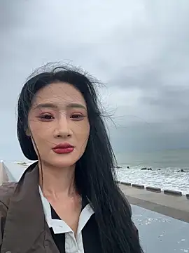 linger-23 online show from 10/22/25, 06:13