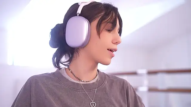 mystica  online show from 10/01/25, 07:36