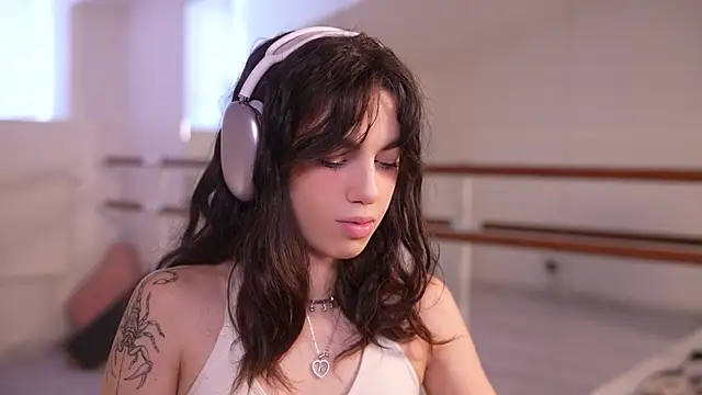 mystica  online show from 10/10/25, 08:57