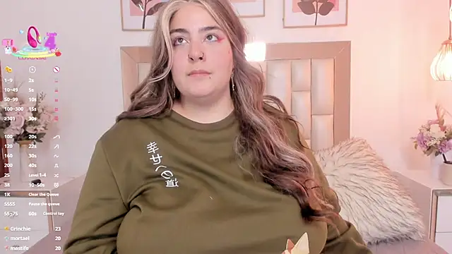 Snapshot of camilleturner1 chatting on 03/23/25, 08:04 camilleturner1 online show from 03/23/25, 08:04