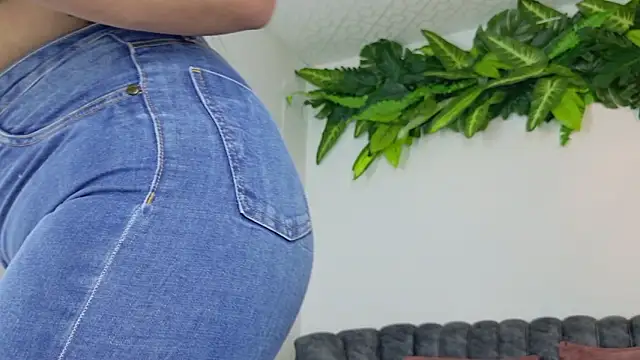 Snapshot of mollysweet11 chatting on 02/08/26, 02:37 mollysweet11 online show from 02/08/26, 02:37