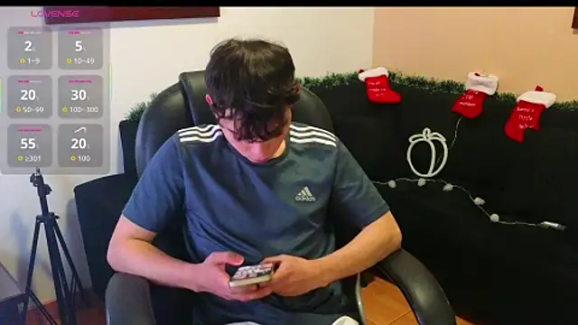 Snapshot of lukeboyce33 chatting on 11/12/25, 01:28 lukeboyce33 online show from 11/12/25, 01:28