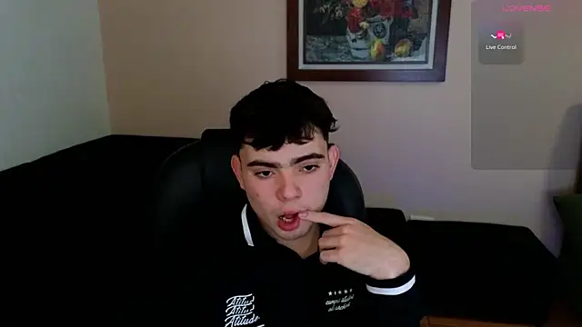 Snapshot of lukeboyce33 chatting on 04/17/26, 10:46 lukeboyce33 online show from 04/17/26, 10:46