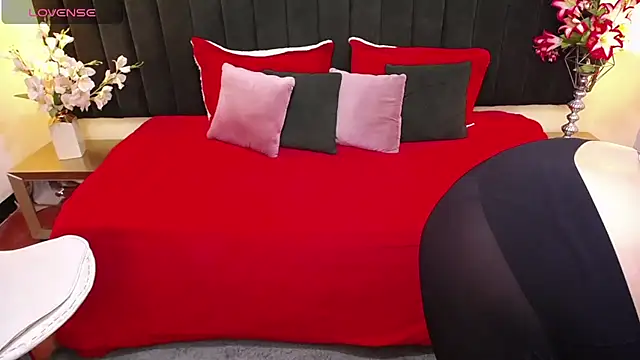 ailyn maury online show from 10/09/25, 01:14