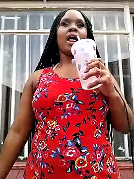 Snapshot of LUNAx02 chatting on 12/15/25, 11:14 LUNAx02 online show from 12/15/25, 11:14