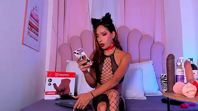 NicoleMadrird online show from 05/07/26, 12:10