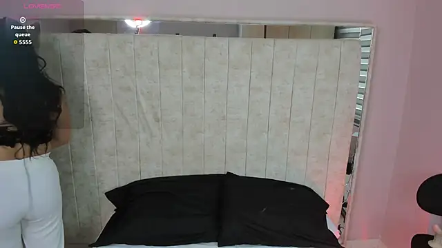 Alice 26  online show from 09/08/25, 08:30