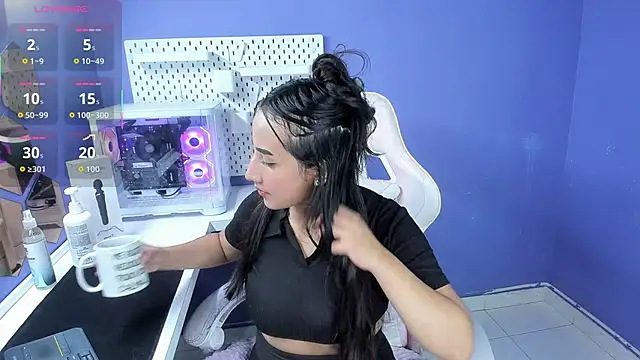 Alice 26  online show from 10/22/25, 10:53