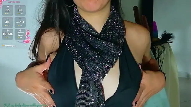 Snapshot of Emmi_Roberts chatting on 11/18/25, 04:33 Emmi Roberts online show from 11/18/25, 04:33