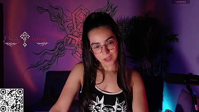 Snapshot of Emmi_Roberts chatting on 05/19/26, 01:00 Emmi Roberts online show from 05/19/26, 01:00