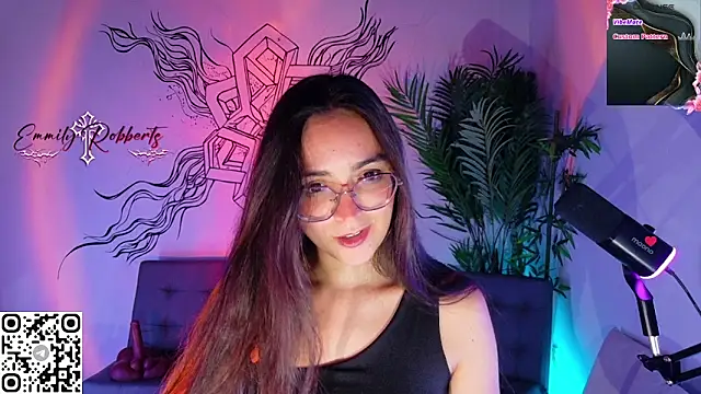 Snapshot of Emmi_Roberts chatting on 05/28/26, 12:08 Emmi Roberts online show from 05/28/26, 12:08